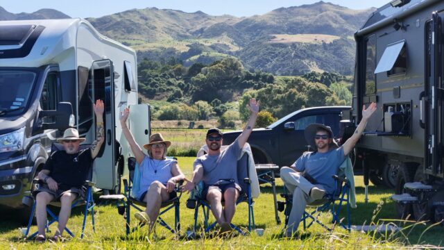 Swipe right >> One of our go to places along the @kaikouranz coast! And it never fails to impress! 🦈 🐬 

📍 Conway Flat Ocean Edge Camp! 😊 

Ocean views, mad marine life, @cobbgrill.nz cook-ups and some truly specky sunsets! 🌅 It was so nice to meet some of you too! Thanks for following along!